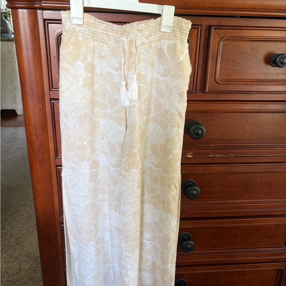 Roxy Cream Floral Capris